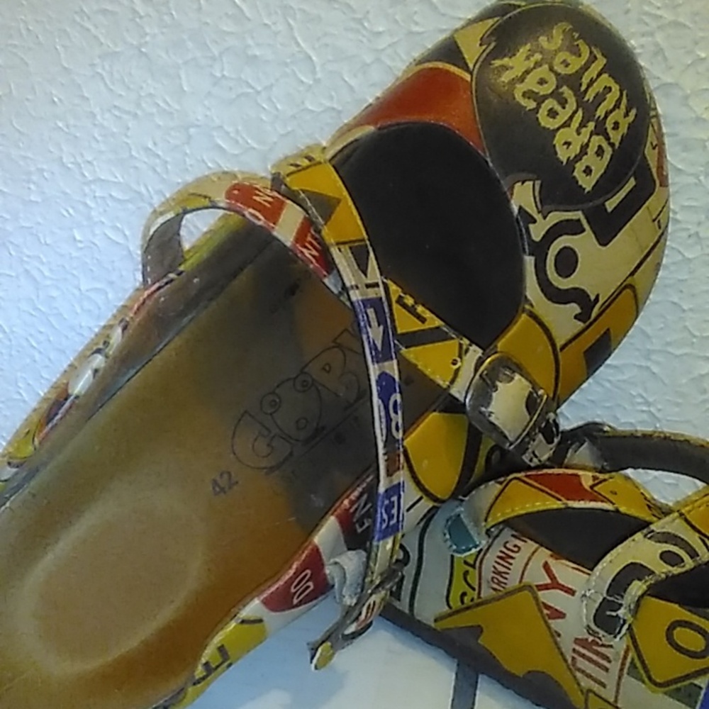 Goby Clogs - Picture 2 of 6